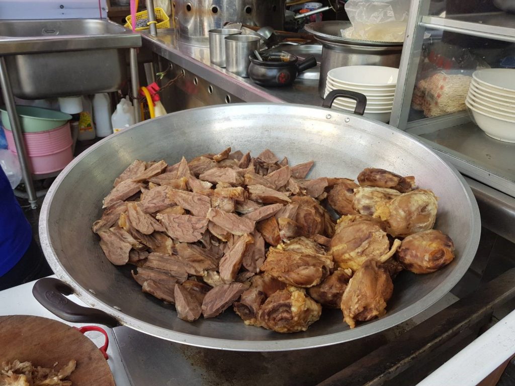 小編食刻－鹽埕區美食牛肉麵店