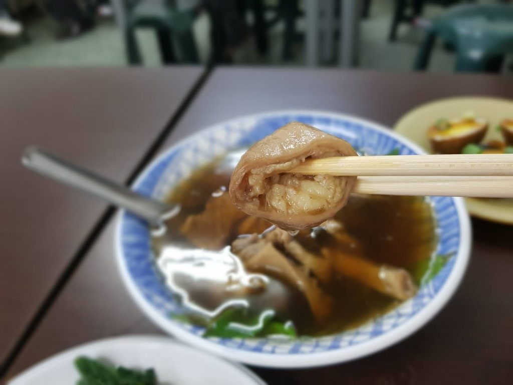 小編食刻－鹽埕區美食牛肉麵店