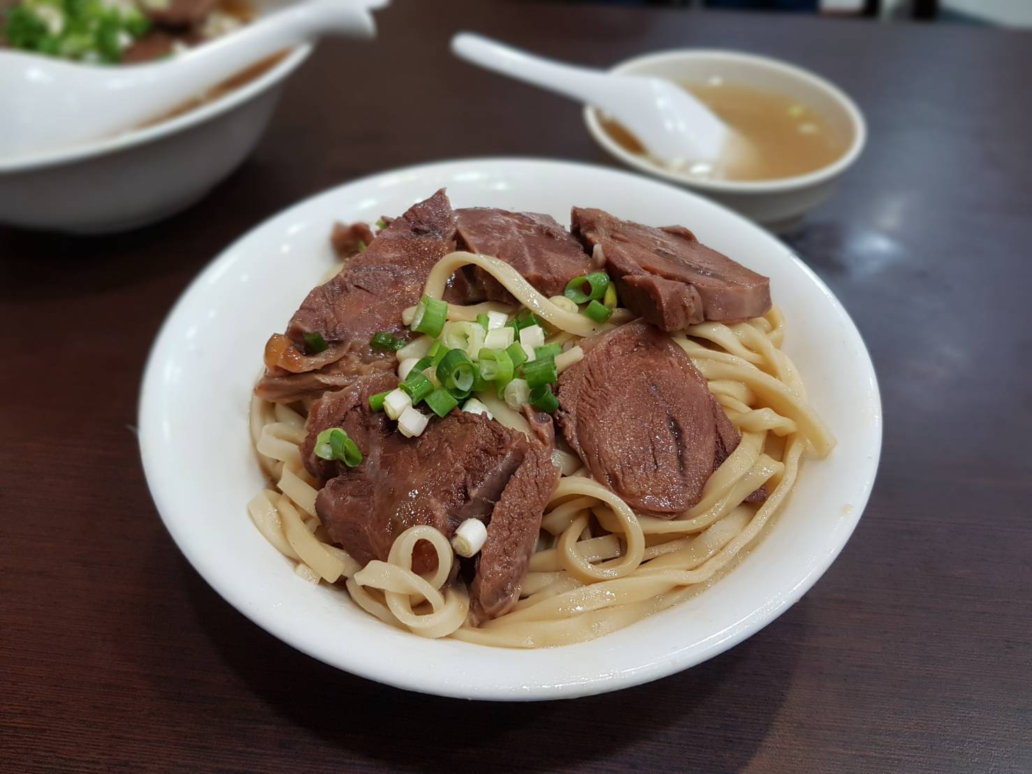 小編食刻－最牛的牛肉麵 紅到外國人都指名吃