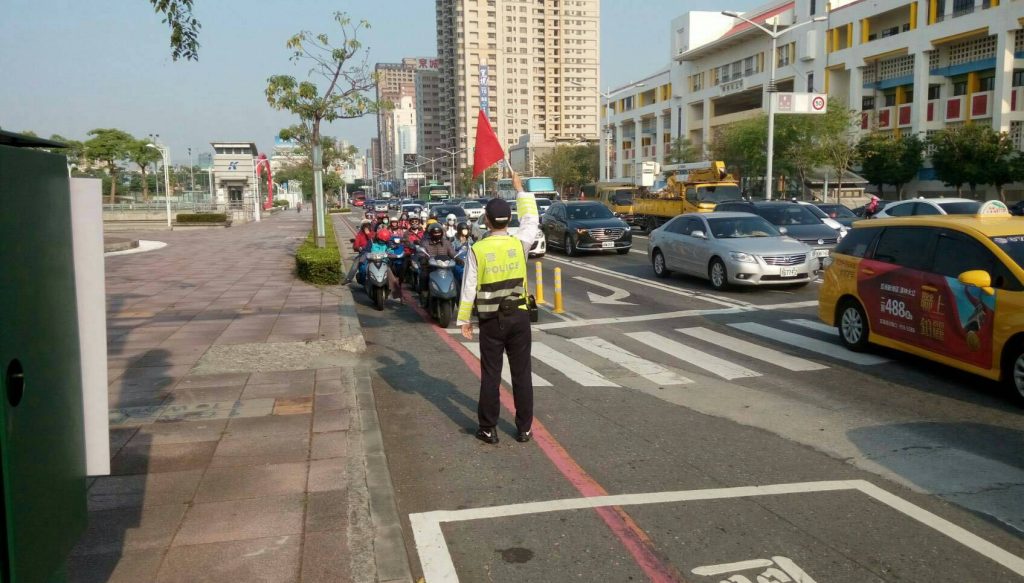 疫情趨緩 高市警交大端午嚴防塞車