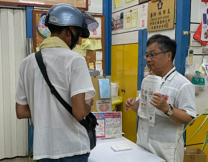 高雄毒防關懷站 藥師獲反毒有功人士肯定