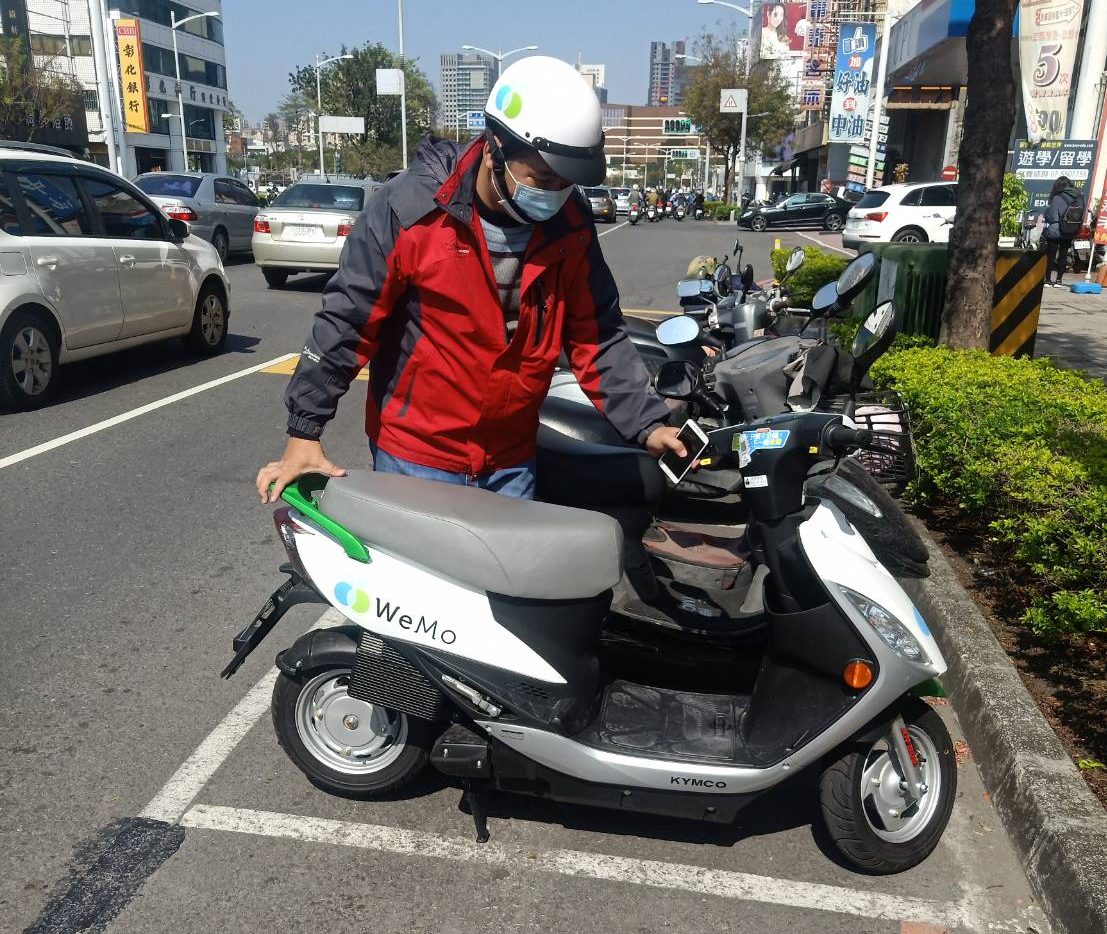 實施機車退出人行道 舒適步行更友善