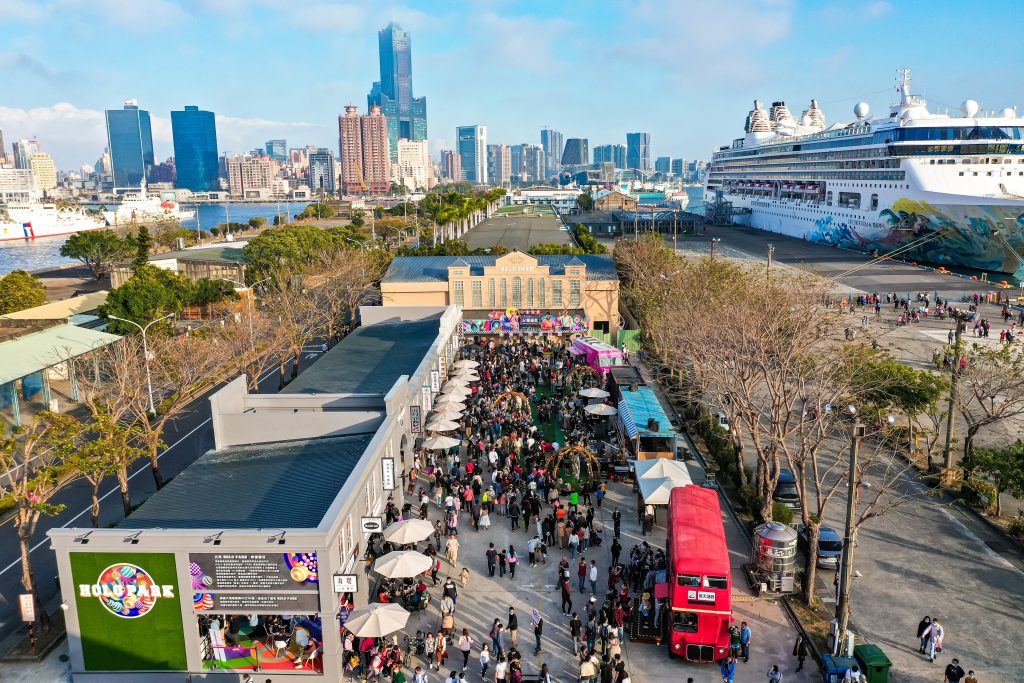 懂玩港都絕不能錯過！ 全球首座7D浮空劇院在HOLO PARK映像鹽埕開幕囉