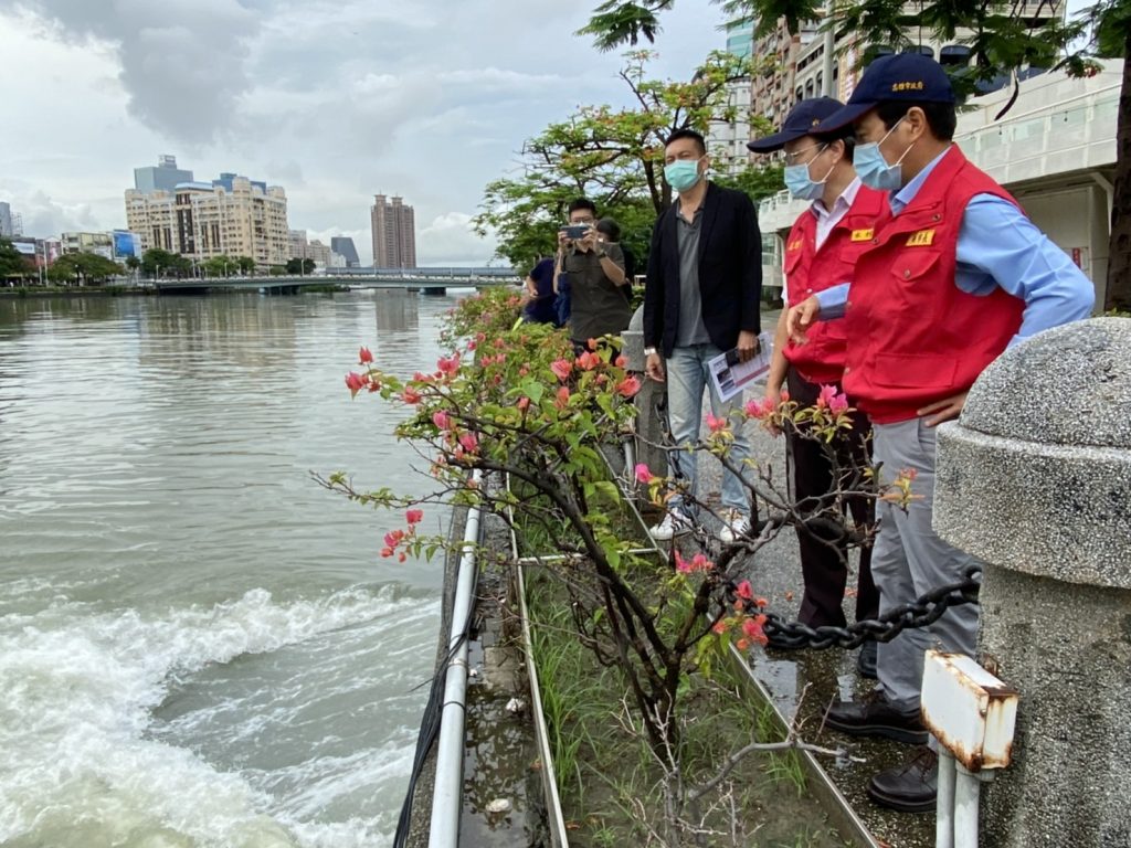 高雄豪雨不斷 5區今日暫停疫苗接種