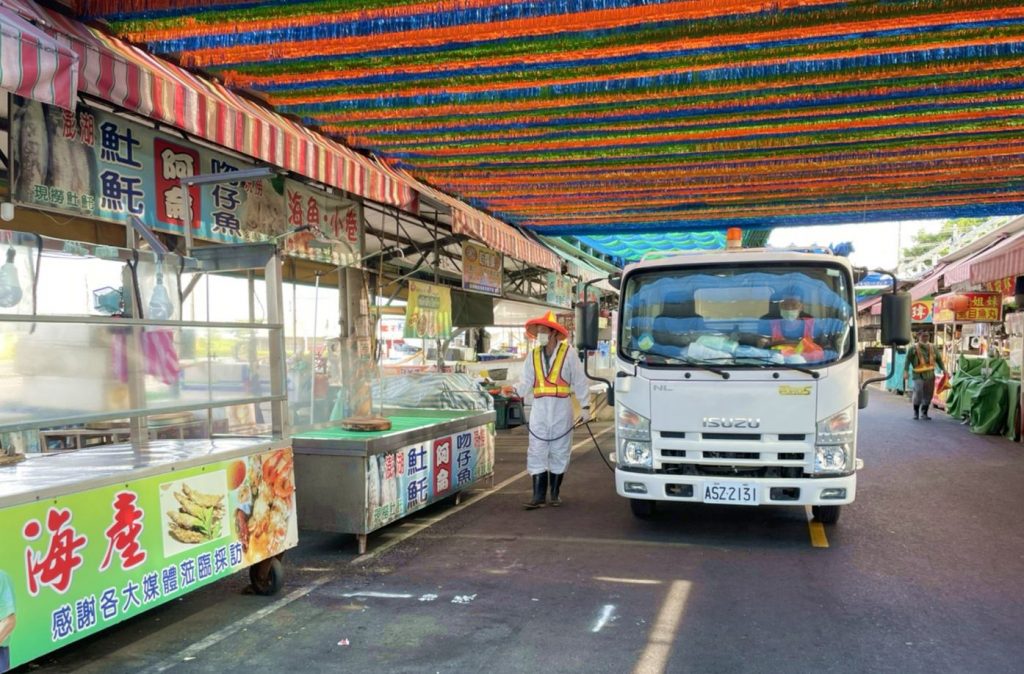 鐵腕斬防疫破口 高市經發局勒令興達港攤集場休市