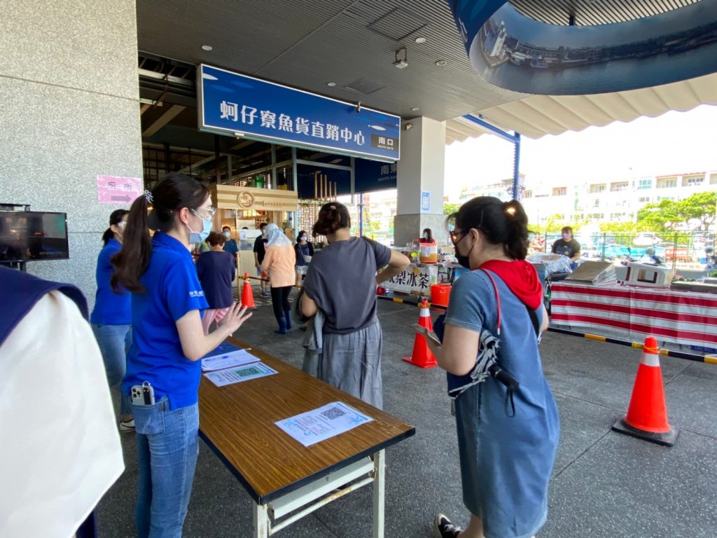 安心採買魚貨 高市蚵仔寮人流控管最多120人