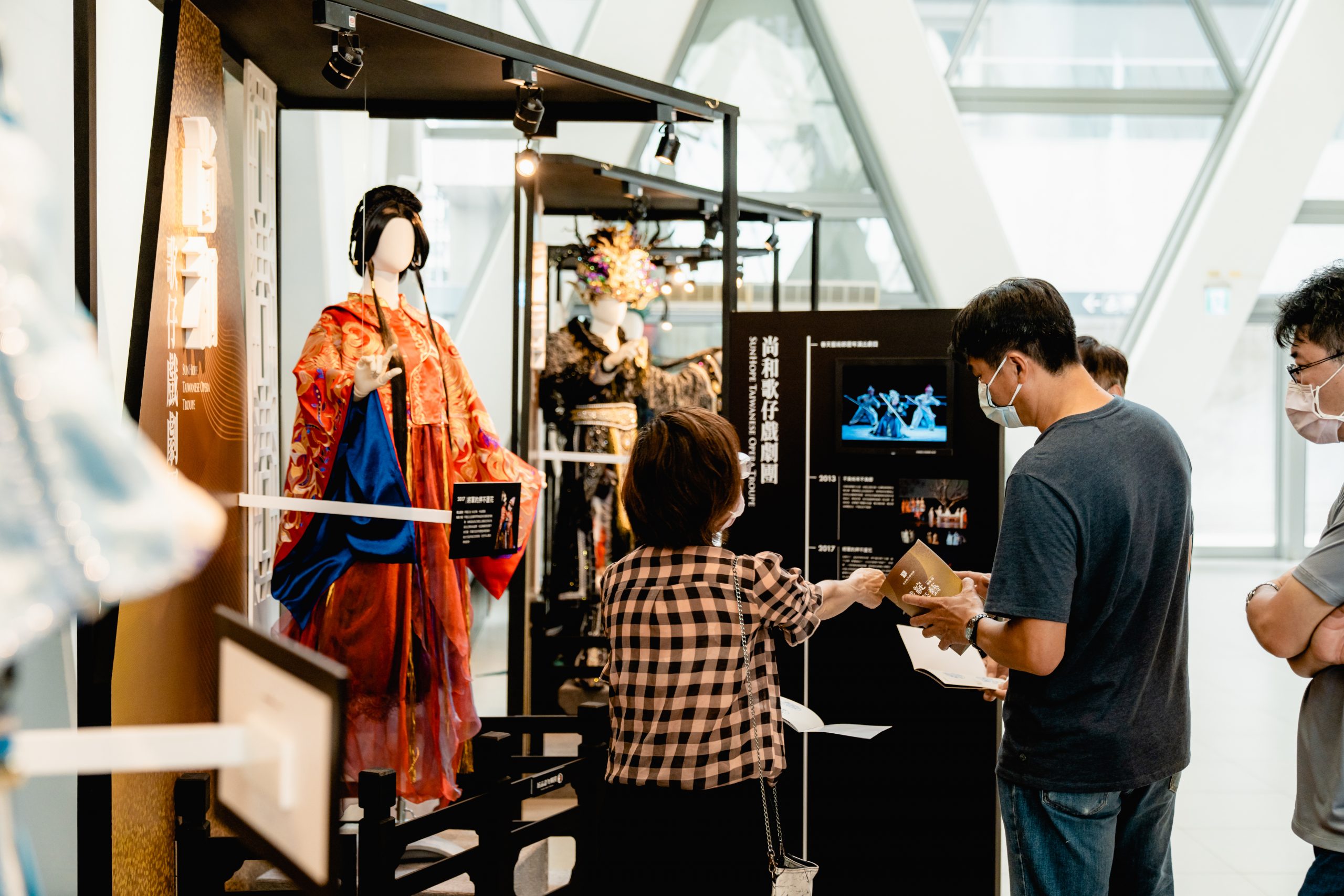 高雄春天藝術節「戲綻春藝」特展大東登場 7大歌仔戲團共展10年風華