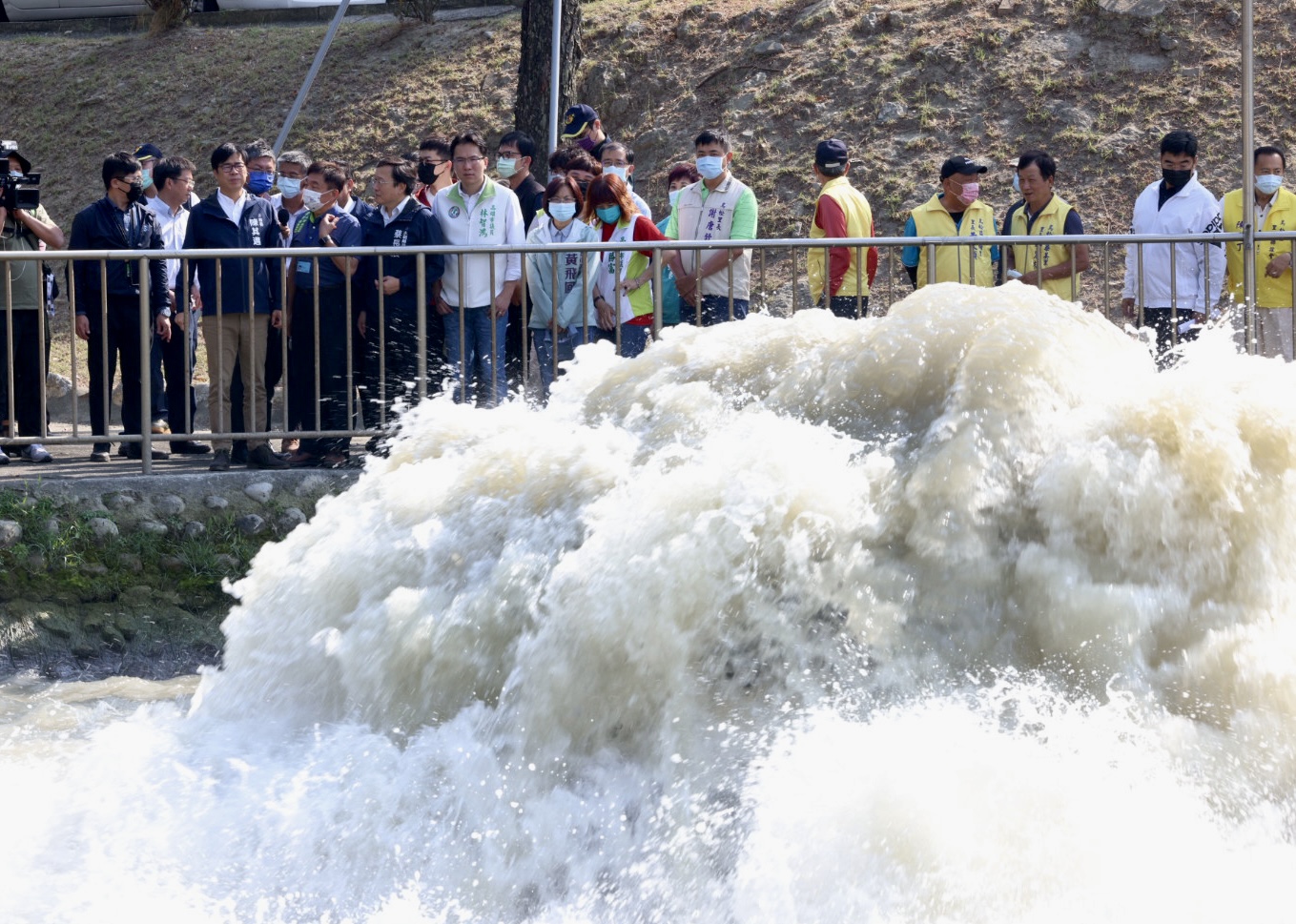 陳其邁視察澄清湖淨水廠 預計4月底前再闢8口井