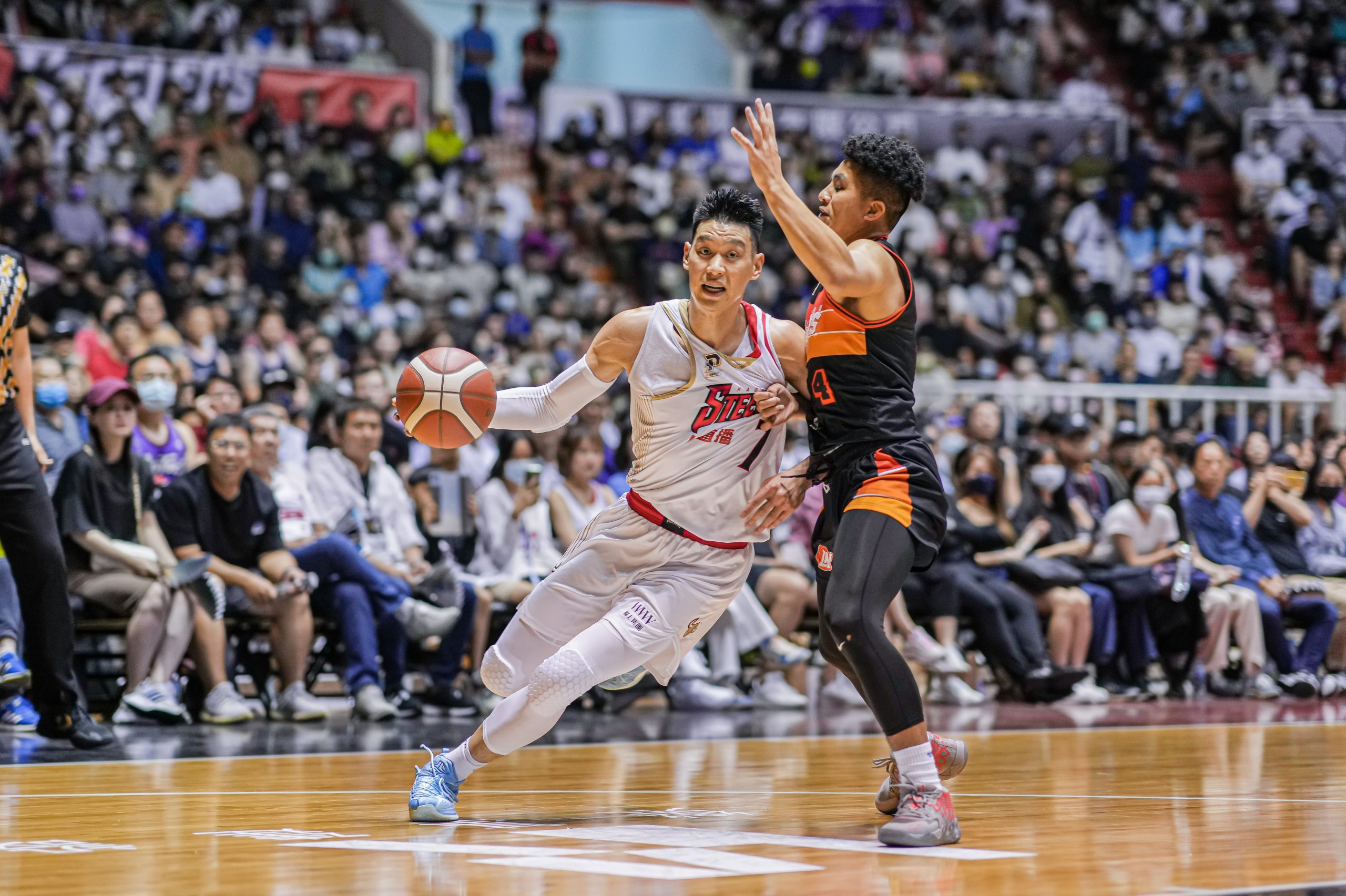 離季後賽0.5勝差 鋼鐵人主場擒獅7連勝