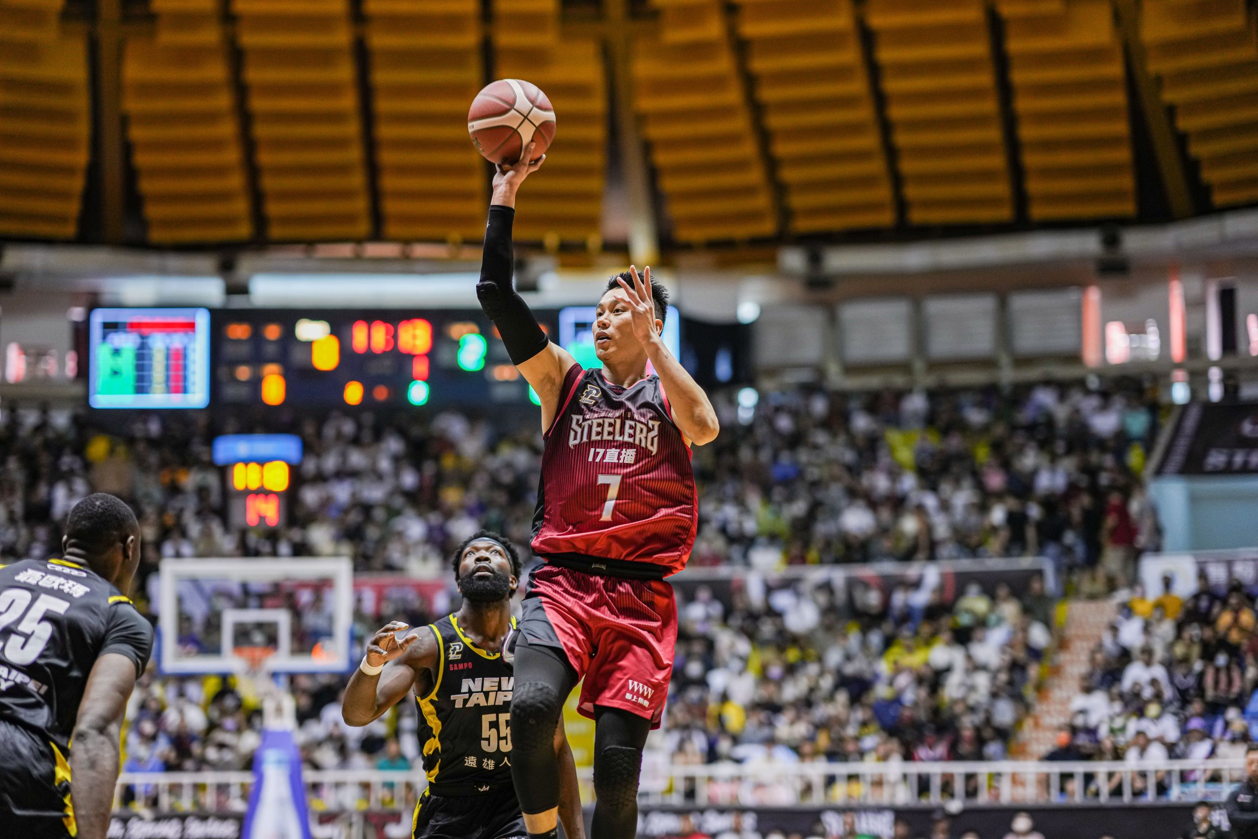 50分+大三元 林書豪率鋼鐵人8連勝