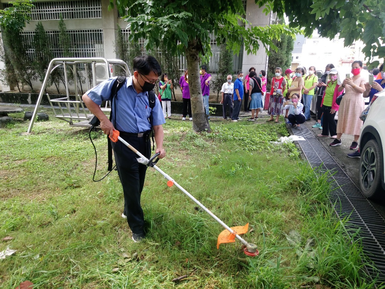 雜草清除別噴藥 高市編30萬元補助電動割草機