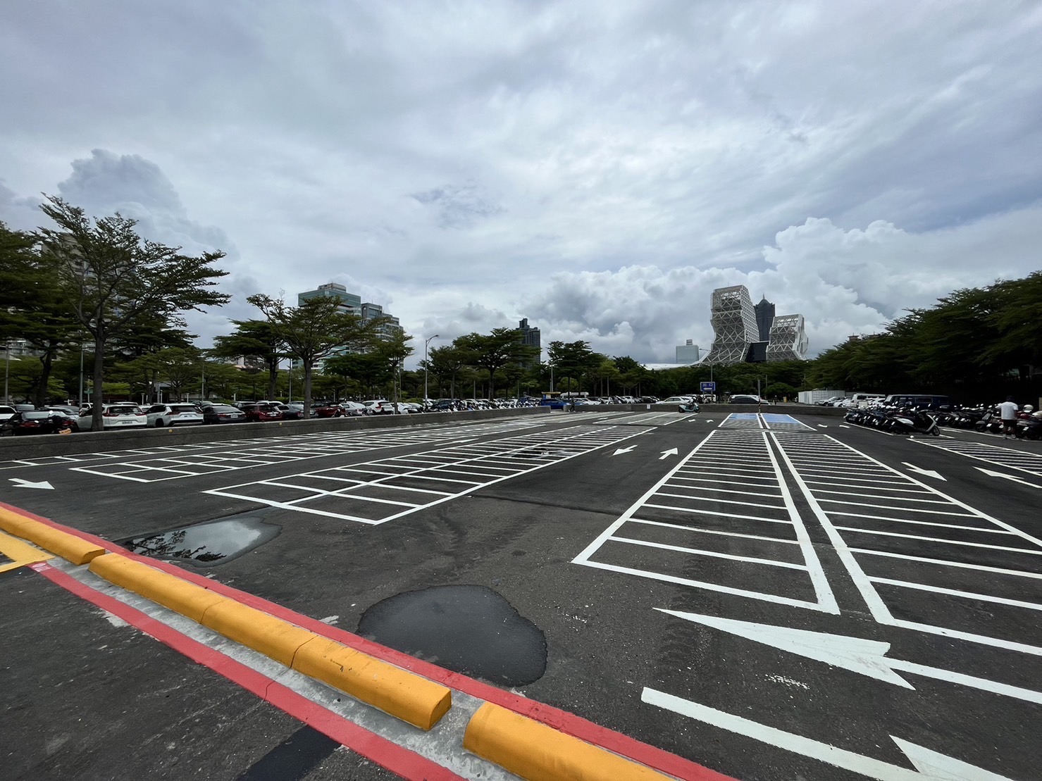 駁二公園停車場692格機車停車位即起開放