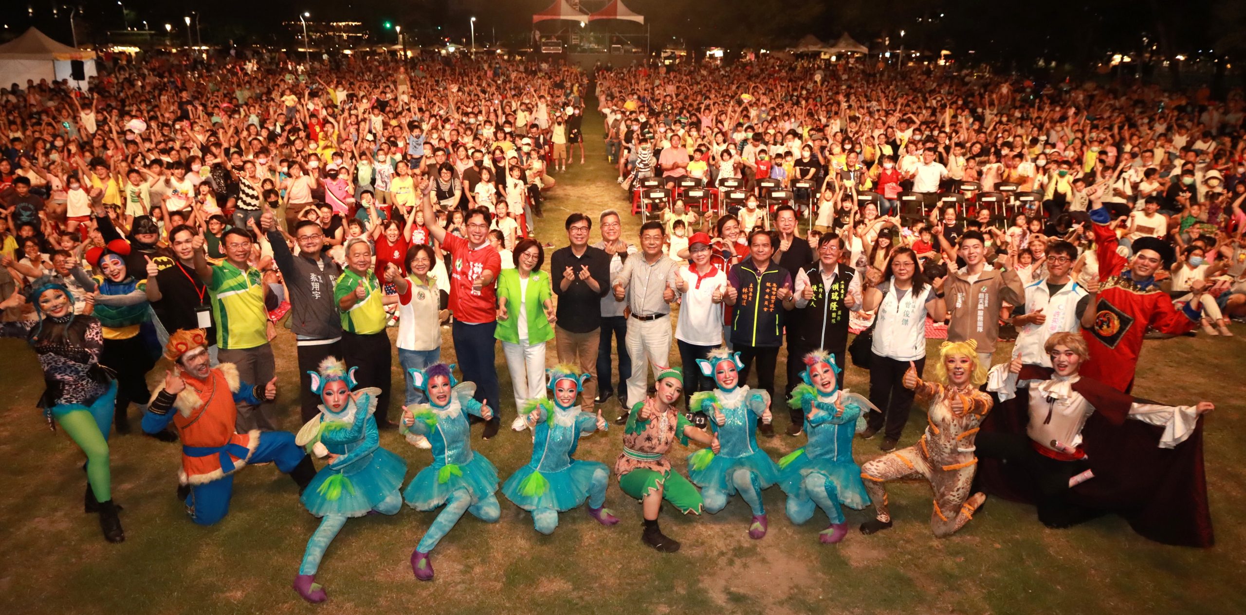 愛河龍舟嘉年華開幕 紙風車劇團吸引逾3000人觀看