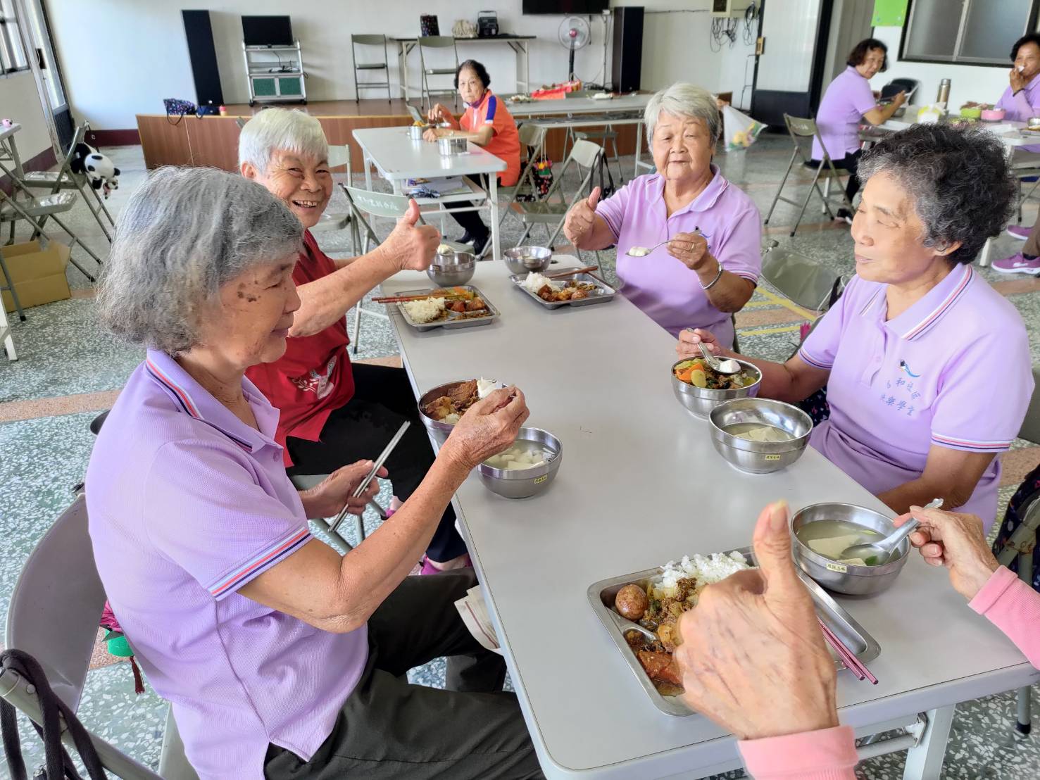 海洋局推廣食魚文化 中秋前夕長輩大啖龍膽石斑魚