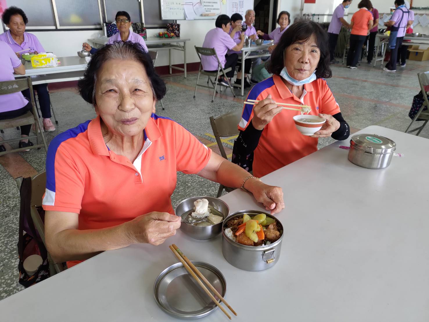 海洋局推廣食魚文化 中秋前夕長輩大啖龍膽石斑魚