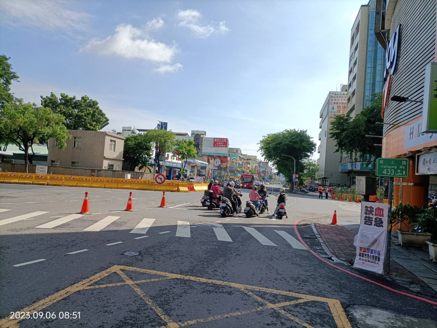 減速慢行 高雄輕軌建工／大順路口交維轉換施工