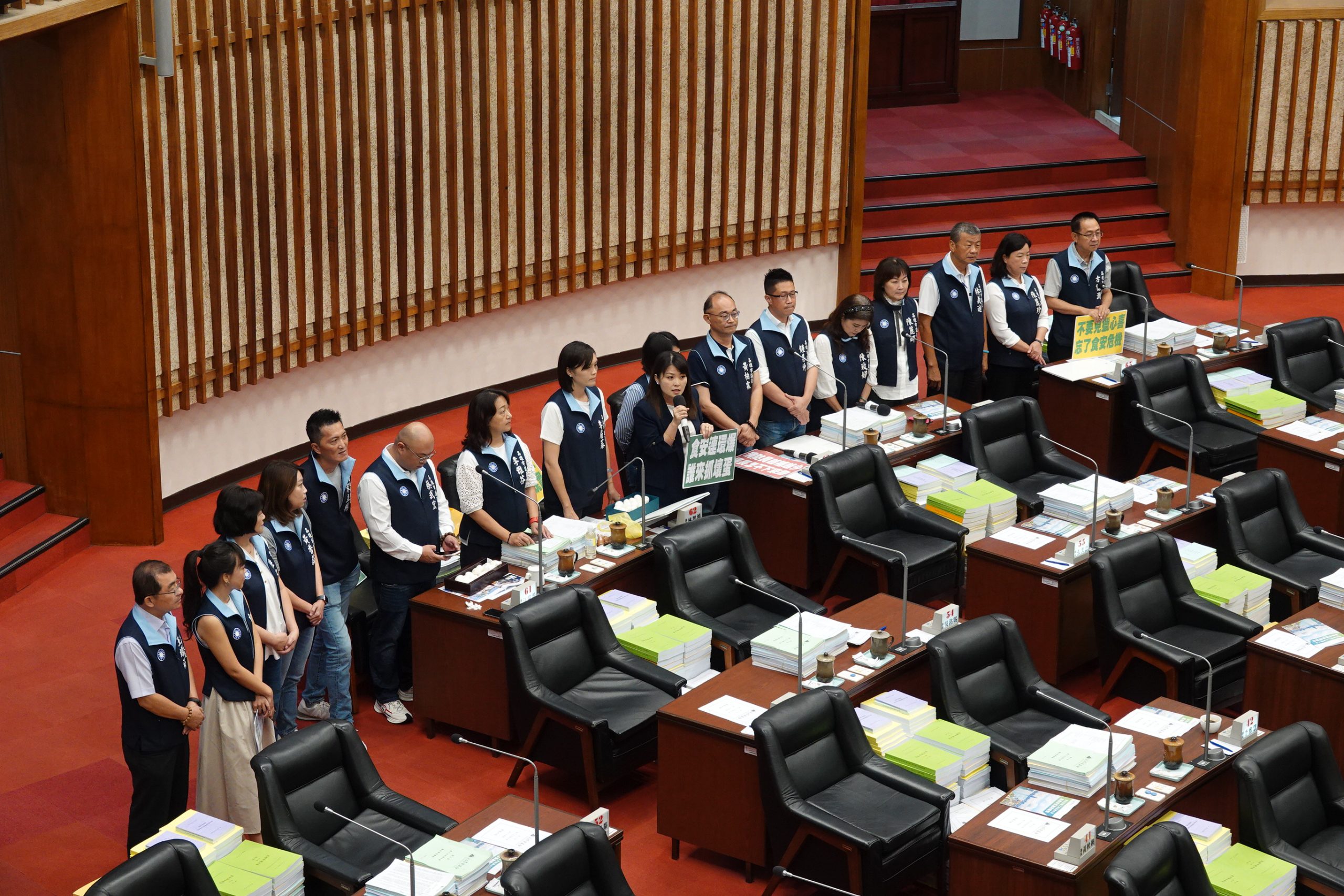 議會開議》陳美雅送水煮蛋 要求陳其邁重視食安