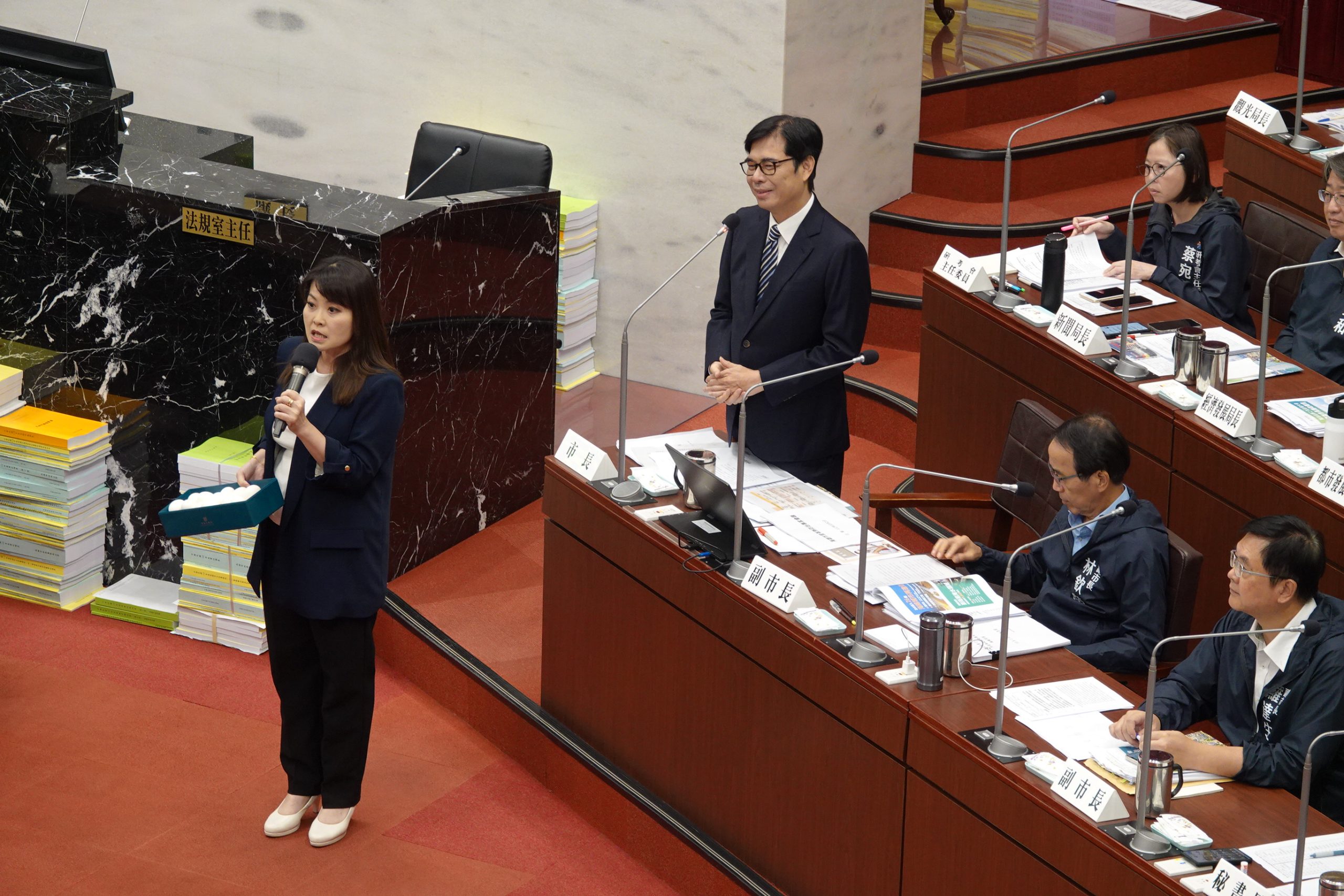 議會開議》陳美雅送水煮蛋 要求陳其邁重視食安