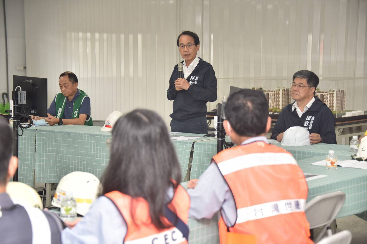 落實全民督工 林欽榮視察岡山社宅工程開挖作業