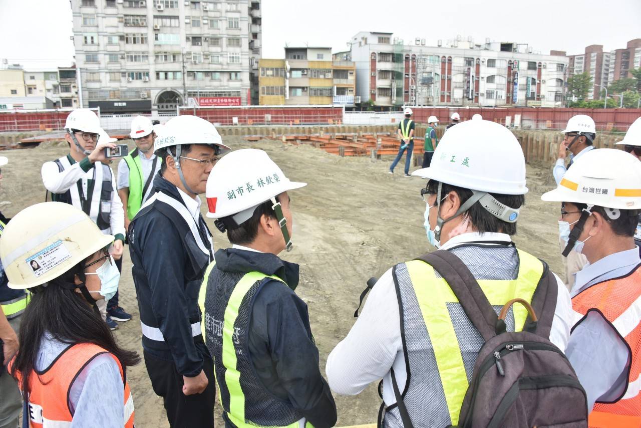 落實全民督工 林欽榮視察岡山社宅工程開挖作業