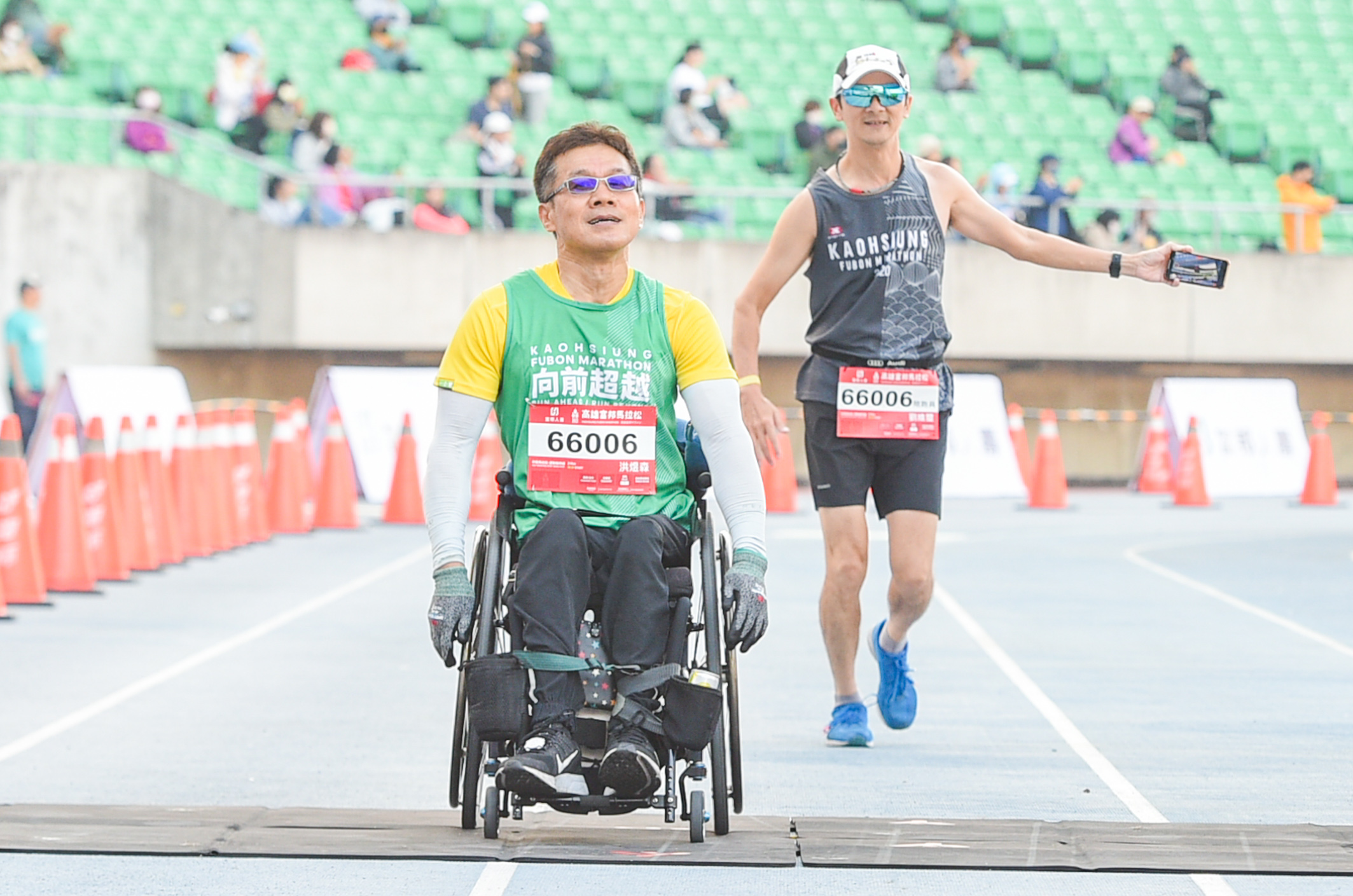 半馬運動輪椅組男子冠軍洪煜森。（運發局提供）