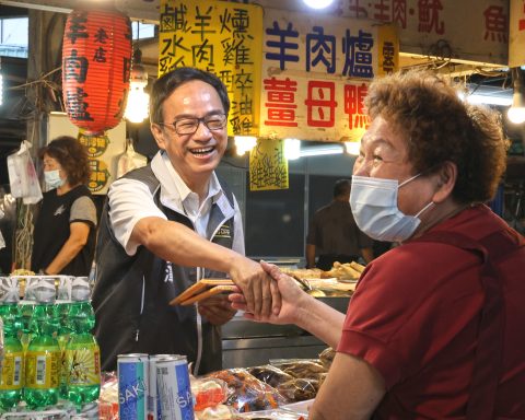 立委李昆澤勤走地方拚連任。（服務處提供）