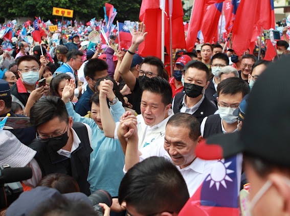 鍾易仲競選總部成立。（服務處提供）