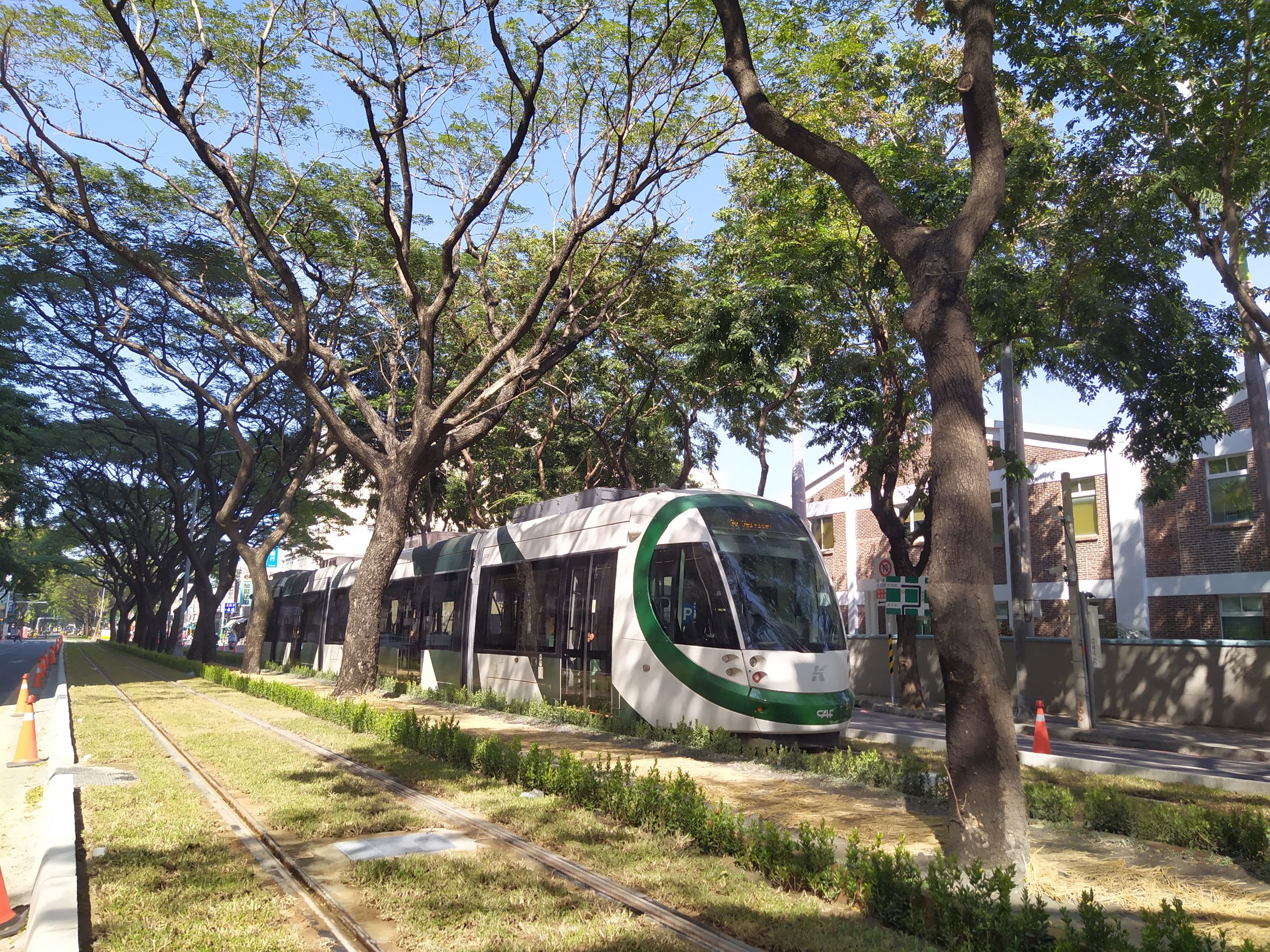 高雄輕軌博愛中正路段展開系統整合測試。（捷運局提供）