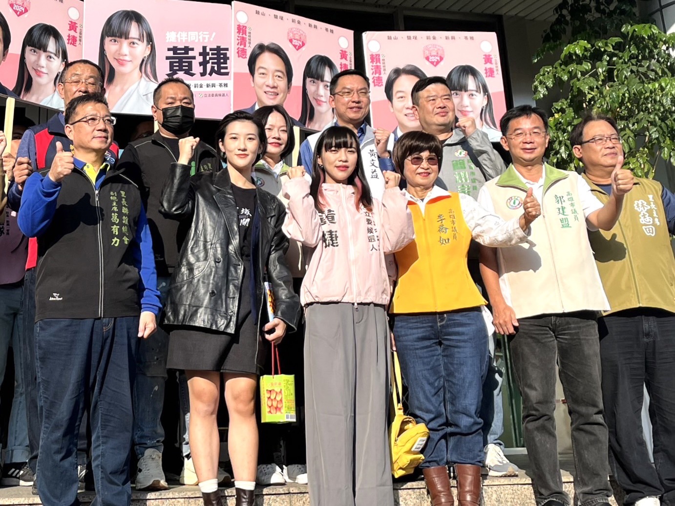 黃捷搶頭香登記參選。（服務處提供）