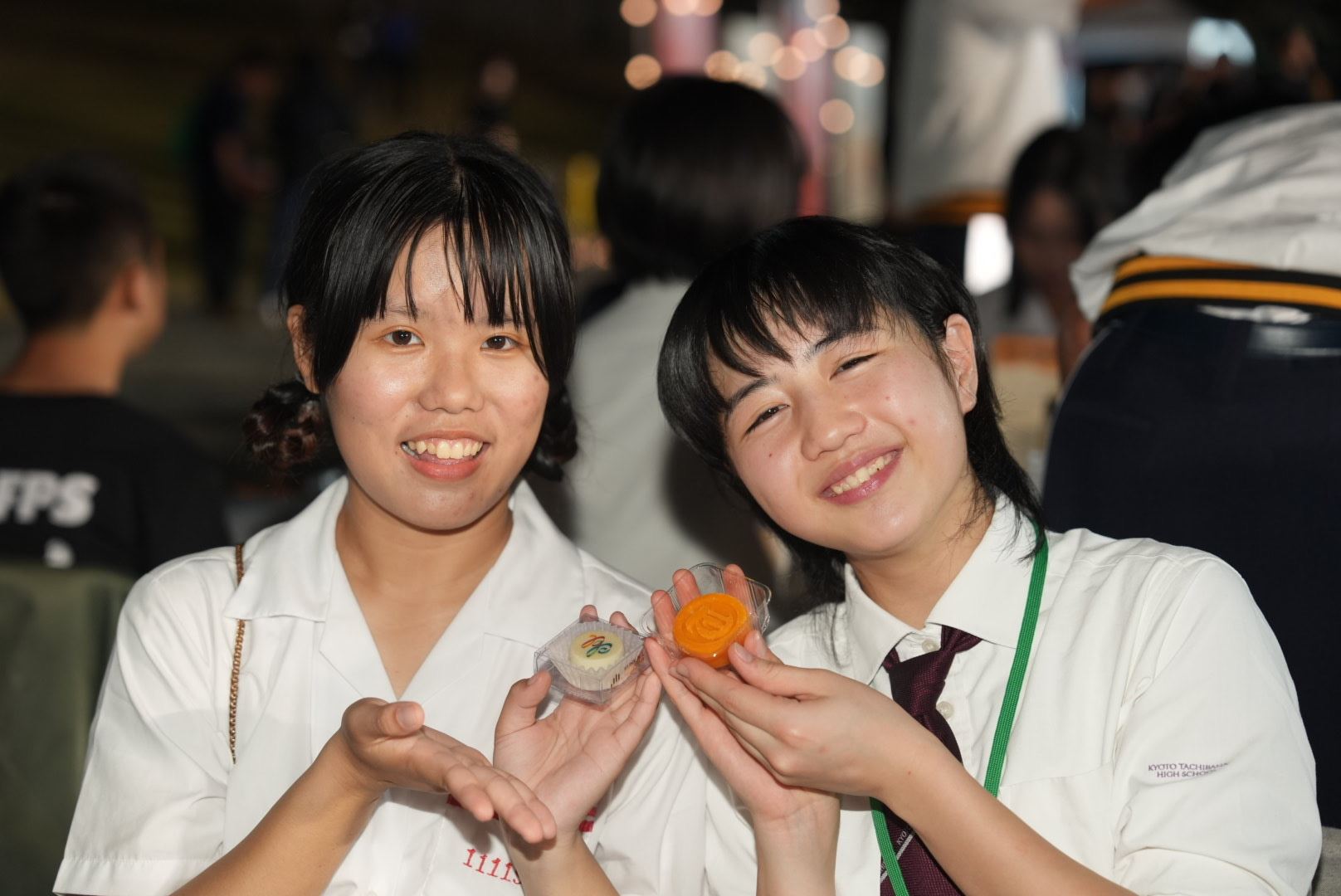 「橘色惡魔高校海風祭」讓台日學生玩得非常盡興！晚宴結束時，台日學生們直呼捨不得離開，也趕緊交換彼此的社群及聯繫方式，並相約未來高雄再見！（高市府提供）