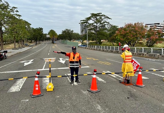 九如橋拆除工程封閉河西路、同盟路橋下涵洞施工，警籲用路人改道。（高市警交大提供）