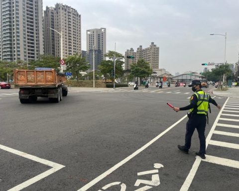 九如橋拆除工程封閉河西路、同盟路橋下涵洞施工，警籲用路人改道。（高市警交大提供）