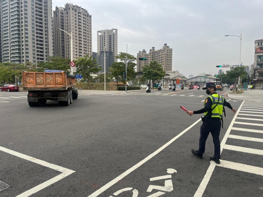 九如橋拆除工程封閉河西路、同盟路橋下涵洞施工，警籲用路人改道。（高市警交大提供）