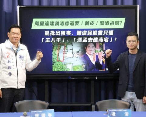 國民黨2024競選發言人凌濤、新北市立委候選人林國春等今開「萬里違建賴清德還要『賴皮』混淆視聽？亂批出租宅，難道民進黨只懂『王八千』、『潘孟安建商宅』？」記者會。（國民黨提供）