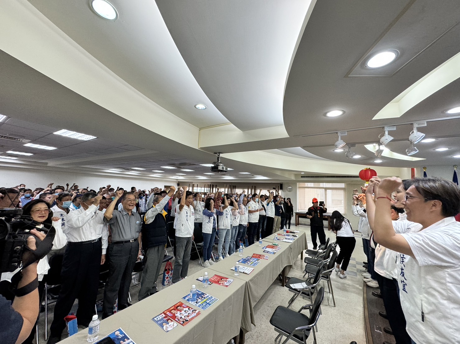 國民黨高雄市黨部舉行「第16任總統及立委選戰輔選工作會報」。（國民黨提供）