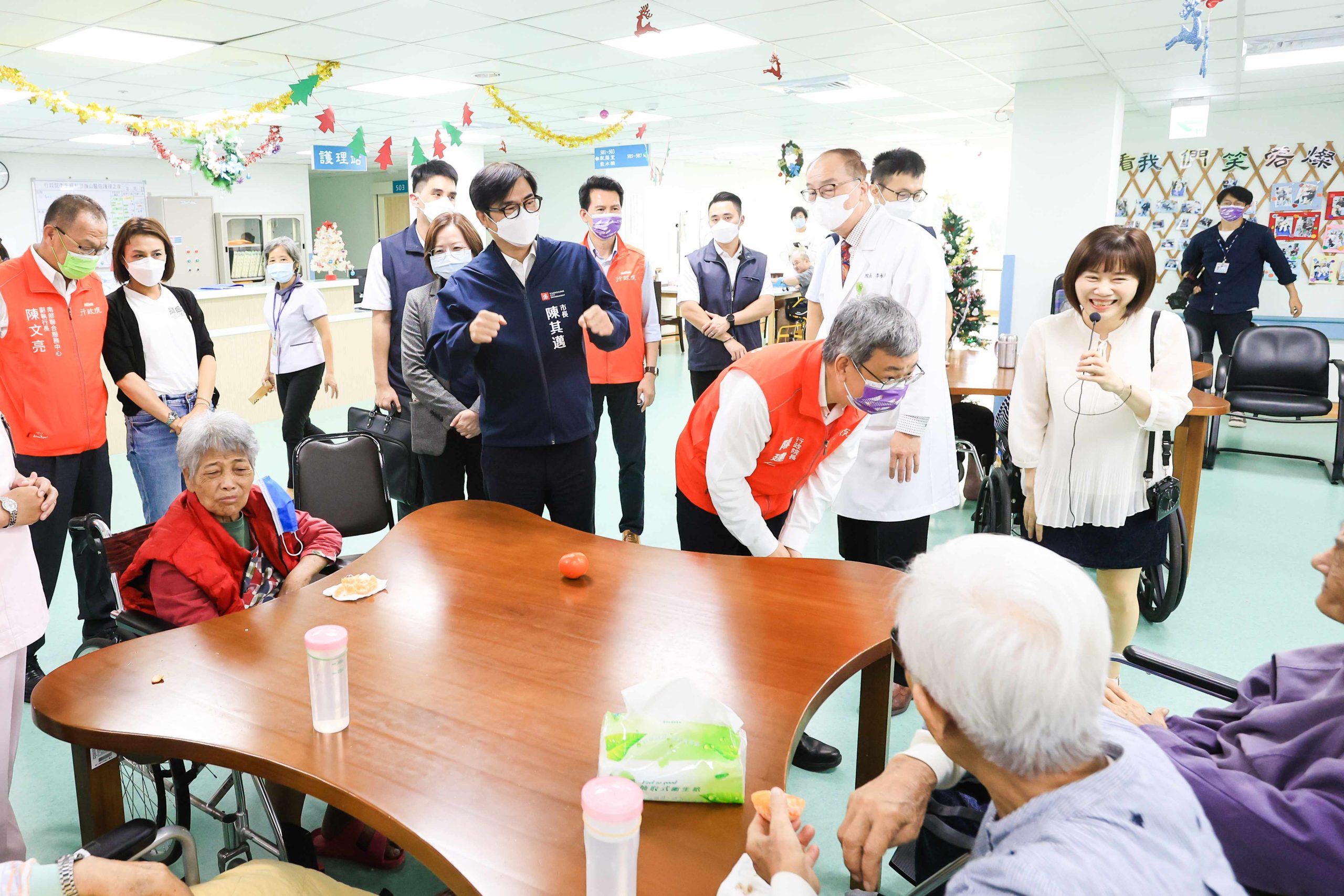 陳建仁視察旗山醫院長照大樓。（高市府提供）