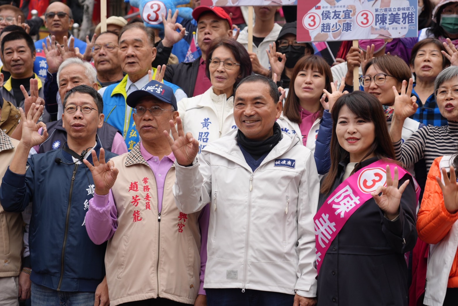 侯友宜頻頻南下高雄，陳美雅估高雄開票數侯賴10萬票內。（競辦提供）