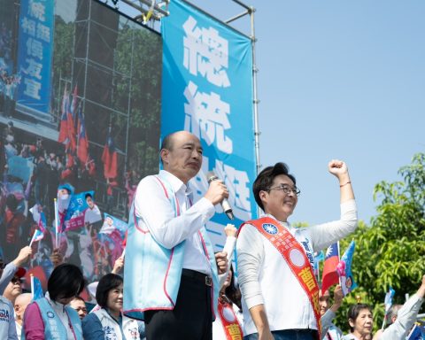 韓國瑜為曹桓榮輔選。（競總提供）