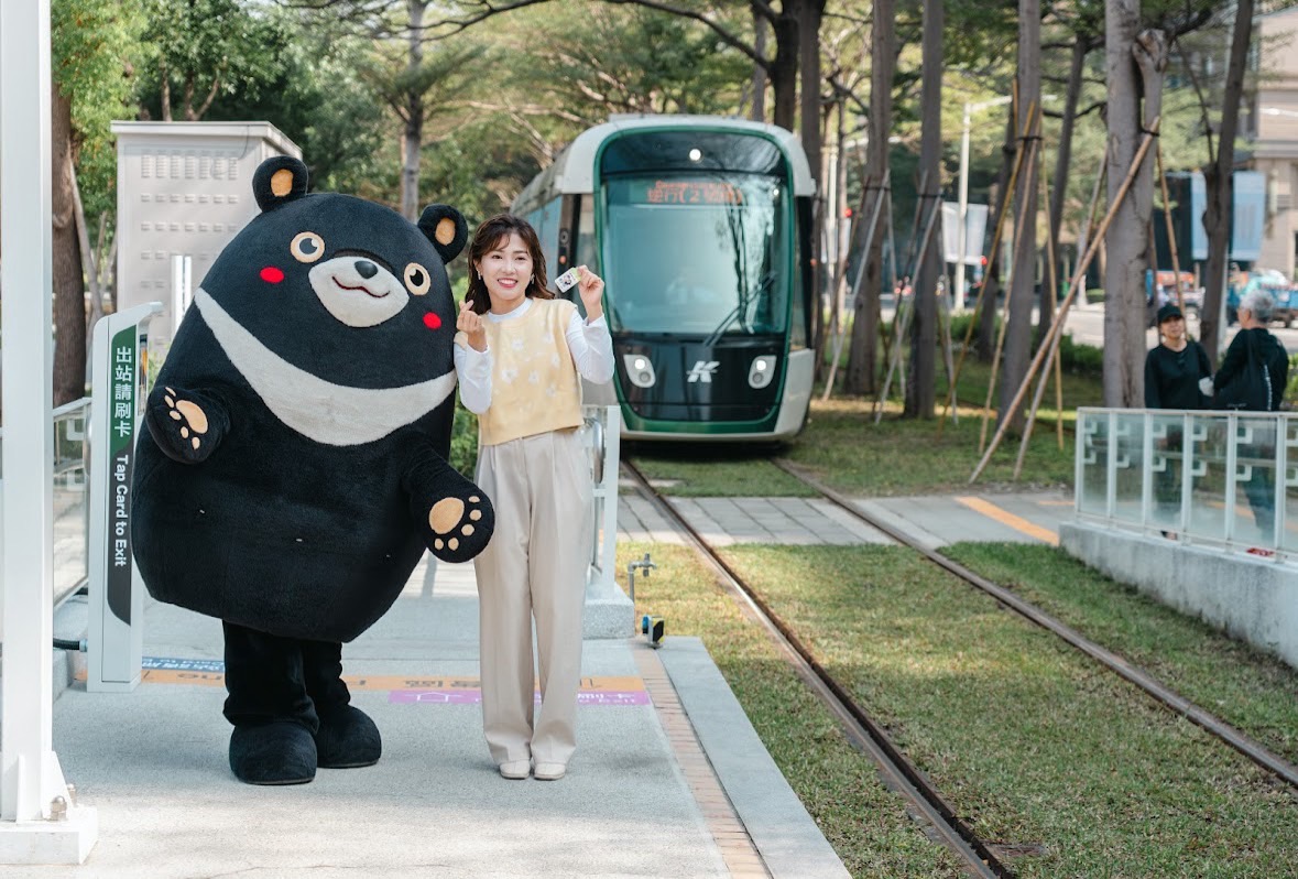 高雄輕軌運量成長6成，高雄熊X發言人合拍宣導短片