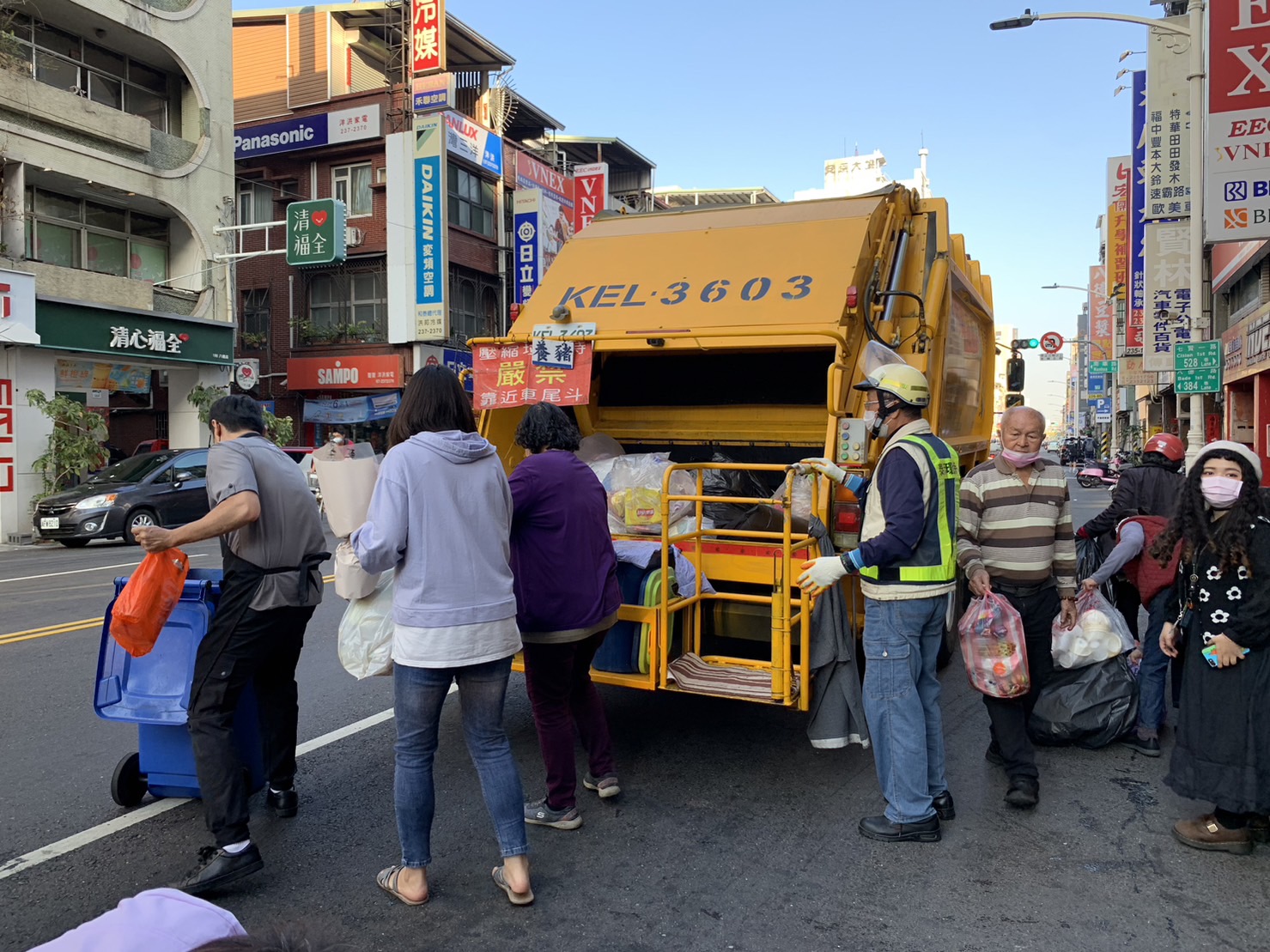 清潔隊員也能圍爐團圓，除夕收運垃圾高市上午開始