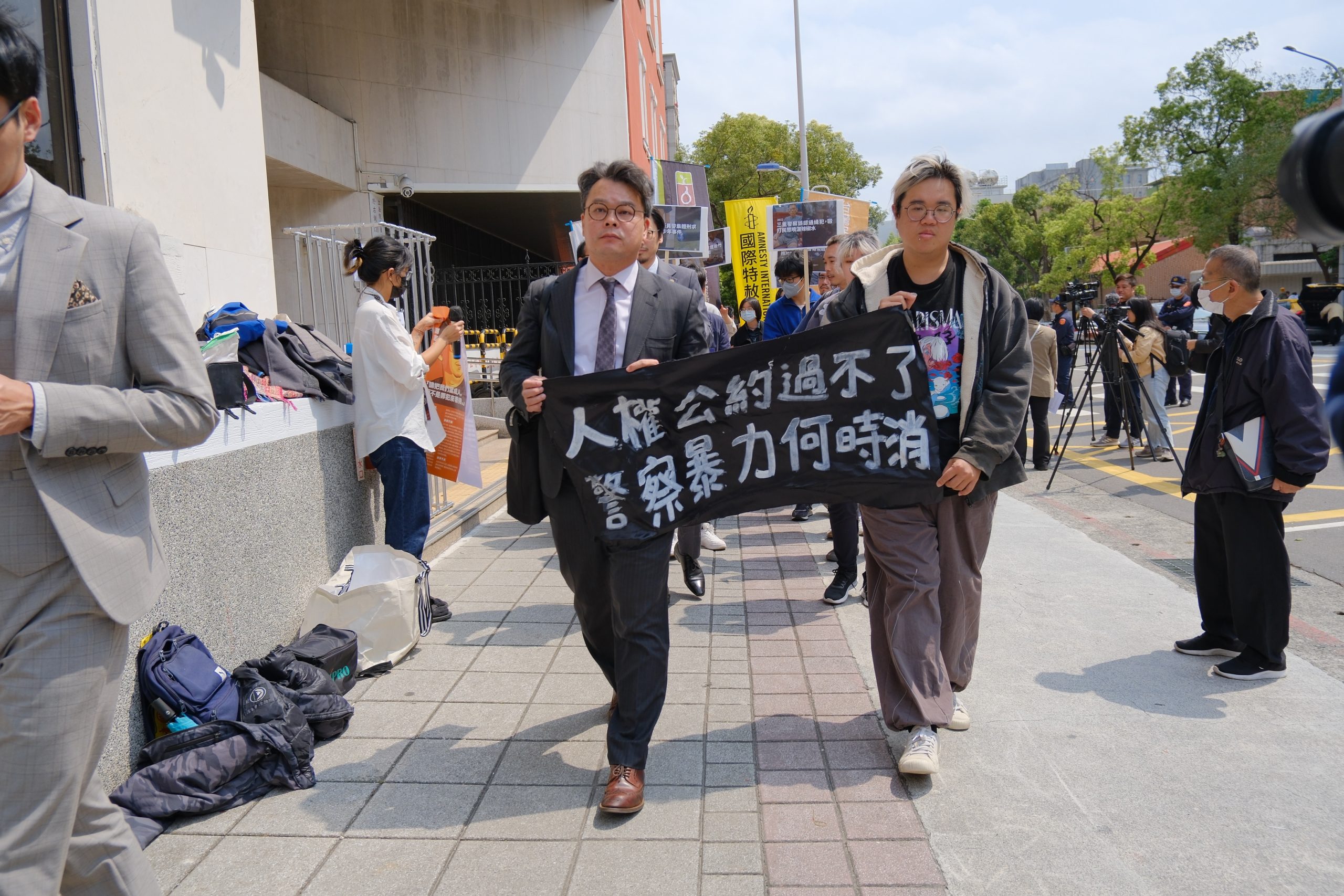 人權公約過不了、警察暴力何時消？民團繞立院4訴求