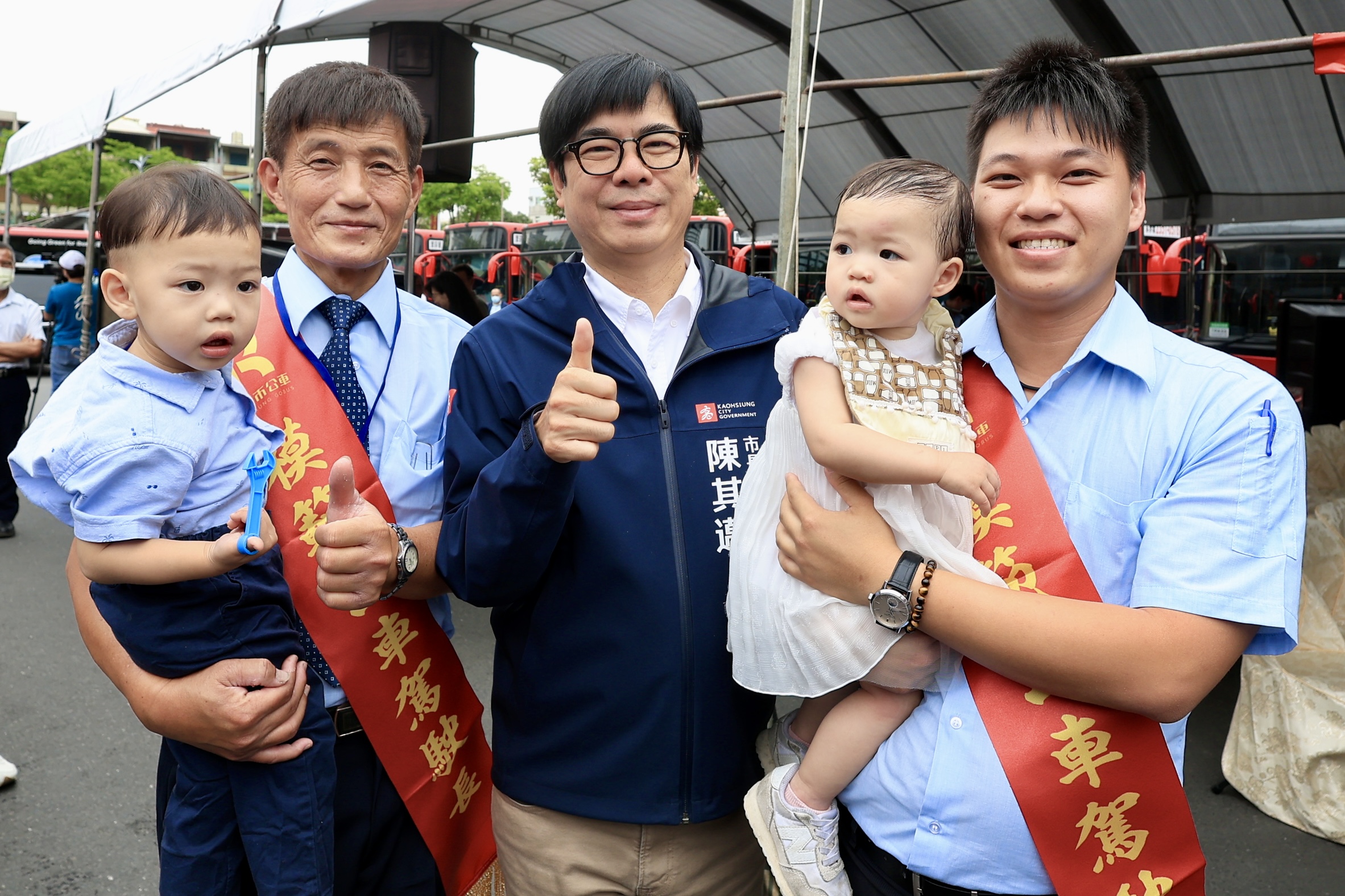 高市表揚模範公車駕駛長，駕駛人員月薪提高8000元