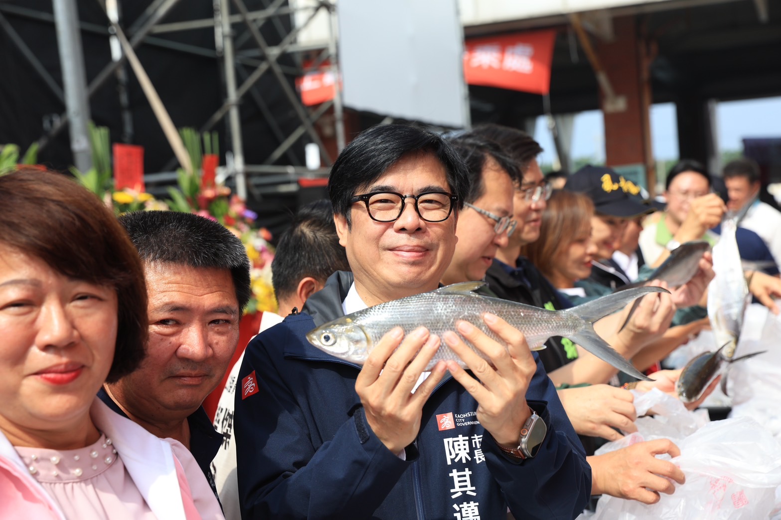 陳其邁親自推銷虱目魚，彌陀漁港「大海開吃」開幕