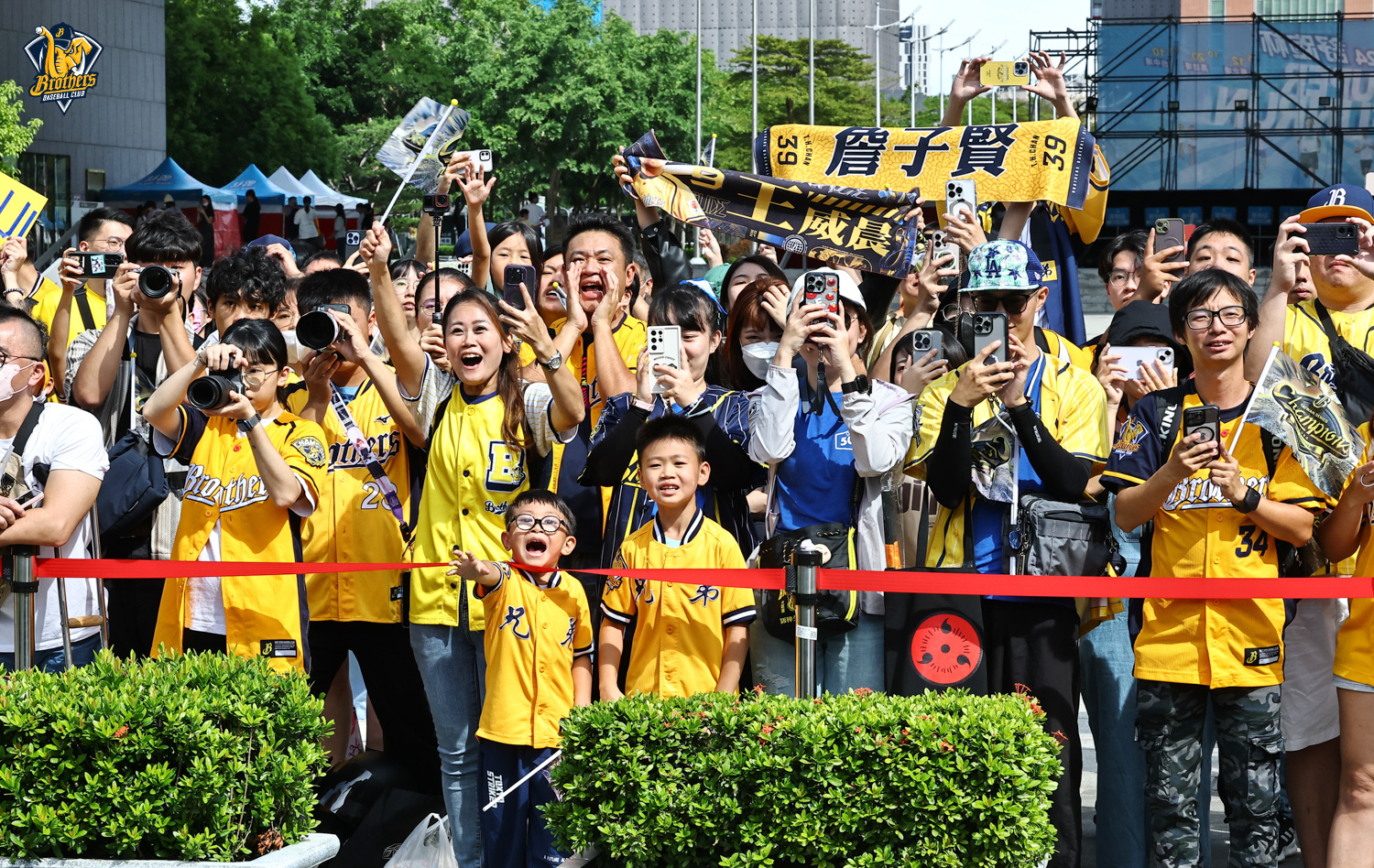 中信兄弟封王遊行感謝祭　百萬象迷應援高呼再奪冠